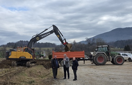 ZAČETEK GRADBENIH DEL NA VELIKEM PARKIRIŠČU OB OSNOVNI ŠOLI JURIJA...