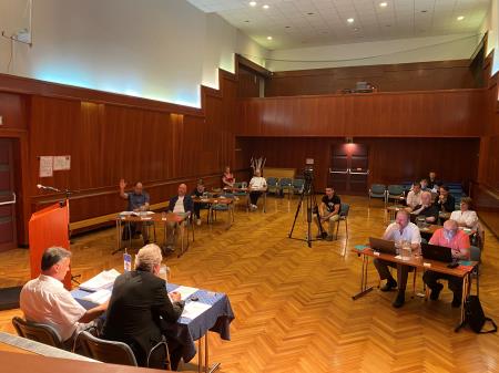 OBČINSKI SVET O ZAKLJUČKU GRADNJE ŠOLE IN ŠPORTNE DVORANE, MODERNIZACIJI VODOVODNEGA SISTEMA IN GRADNJI NOVEGA ZDRAVSTVENEGA DOMA