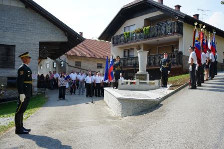 SPOMINSKA SVEČANOST OB 80-LETNICI POŽIGA VASI HRASTNIK