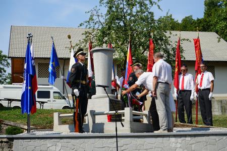 SPOMINSKA SVEČANOST OB 80-LETNICI POŽIGA VASI HRASTNIK