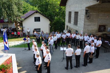 SPOMINSKA SVEČANOST OB 80-LETNICI POŽIGA VASI HRASTNIK