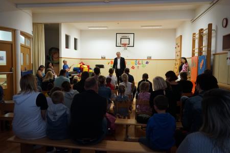 ŽUPAN POSPREMIL PRVOŠOLČKE NA NJIHOV PRVI ŠOLSKI DAN