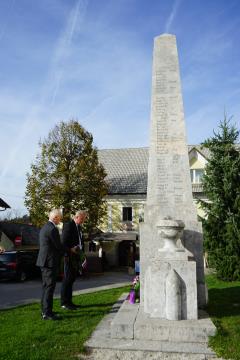 ŽUPAN ZA DAN MRTVIH POLOŽIL VENCE