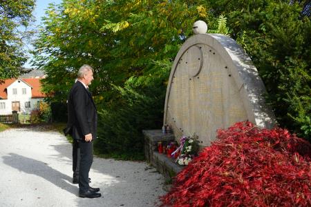 ŽUPAN ZA DAN MRTVIH POLOŽIL VENCE