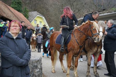 Žegnanje konjŽegnanje konj